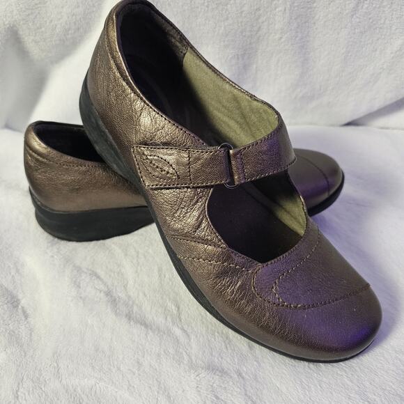 Women’s Clarks In Motion Mary Jane Size 9.5M In Motion Flex Pewter Color Leather - Picture 1 of 6